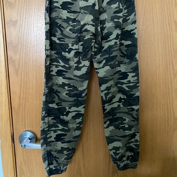 Princess Polly khaki joggers! True to size & has a comfortable fit. - Picture 3 of 3